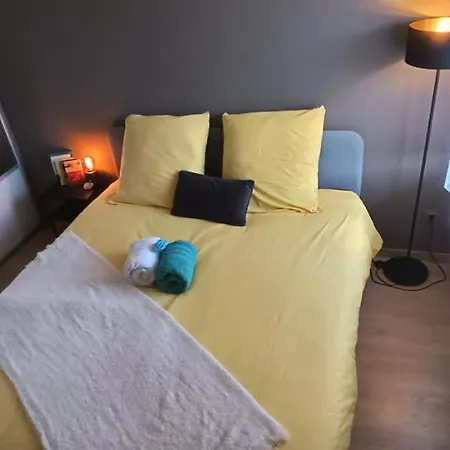 公寓 Stylish 1-bedroom Flat With Beautiful Terrace , For A Cosy Retreat *